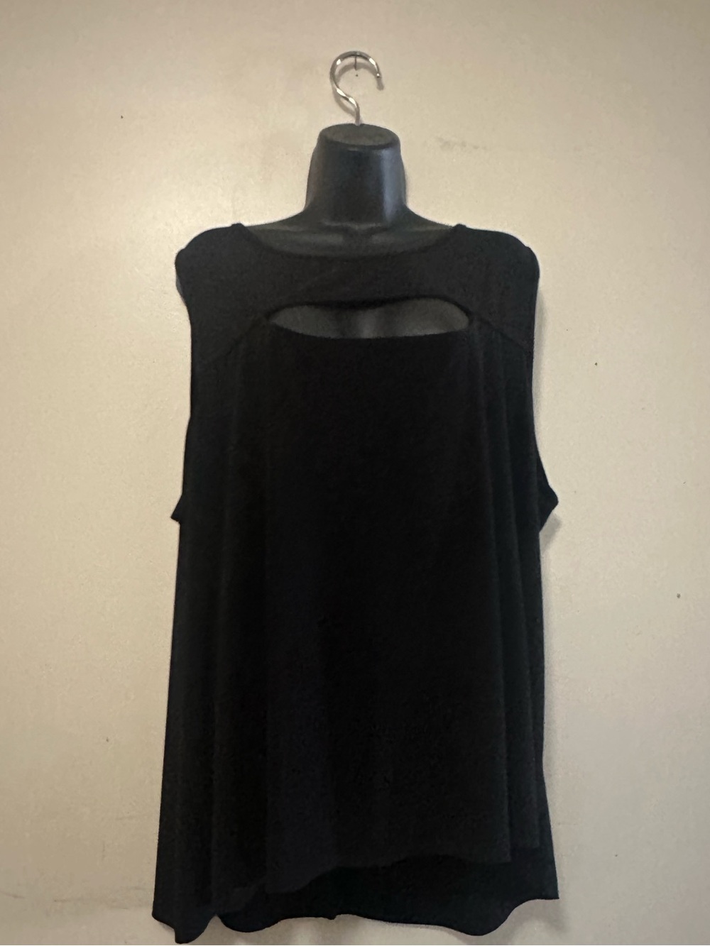 Pennington’s Black Cutout Sleeveless Women's Top